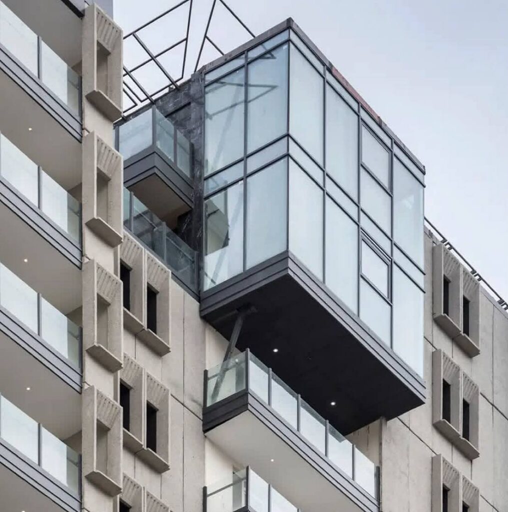 برج آسمان شرقی