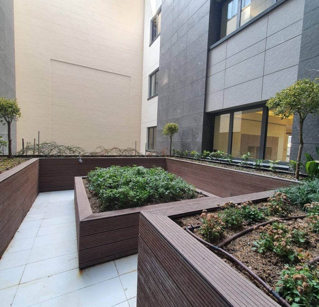 برج نارسیس باغستان